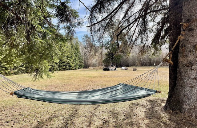 Cozy Cottage near Ski Hill Retreatn-Sleeps 4