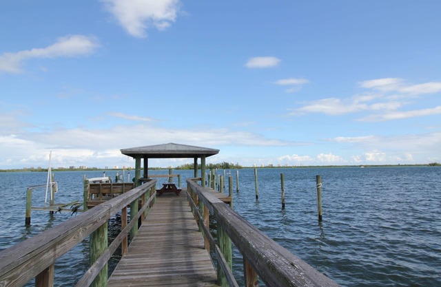 Cozy Cottage Old Florida Style on the Indian River Lagoon