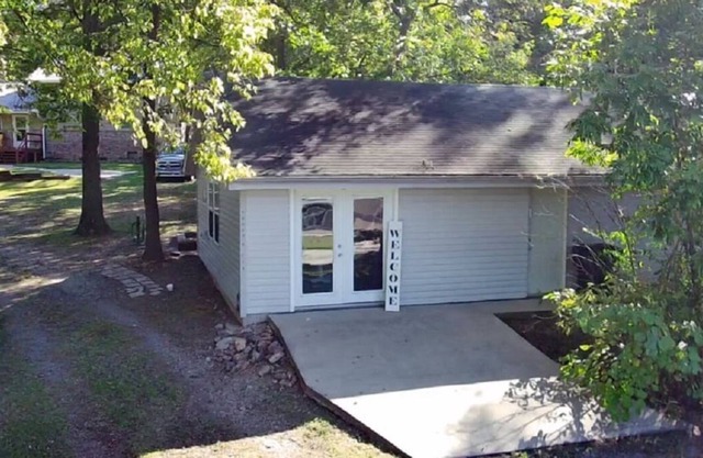 Cozy Cottage on Grand Lake w/ boat parking & an RV Hookup