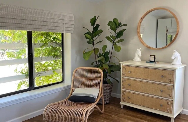 Cozy cottage on private four-acre property in charming Los Alamos