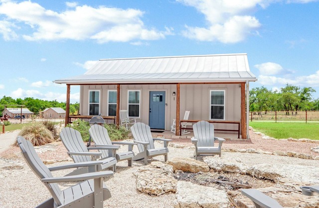 Cozy Cottage w/Firepit, Pickleball & Porch