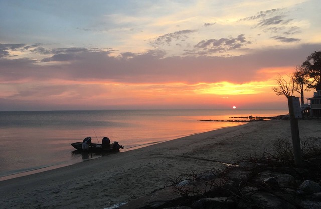 Cozy cottage with 1 bedroom and WiFi, AC in enjoyable Saint Leonard , Long Beach