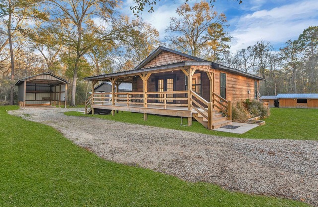 Cozy Country Cabin in the Woods