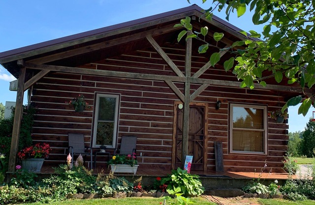 Cozy Country Cabin quiet country retreat