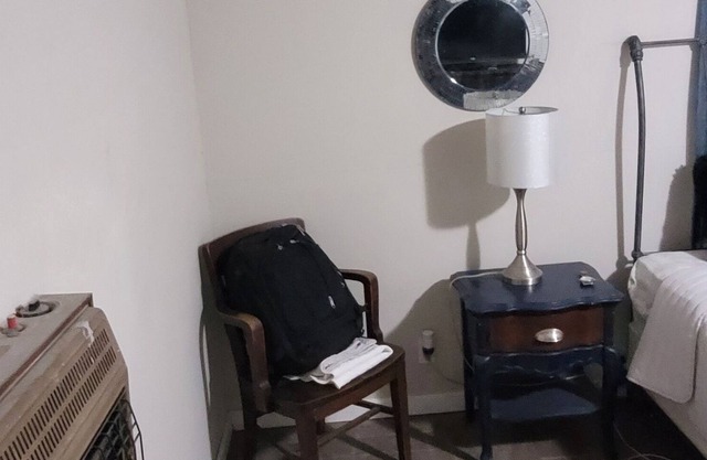 Cozy , country retreat just 5min. From downtown Summerville.