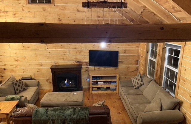 Cozy Creekside Cabin in the heart of Hocking Hills