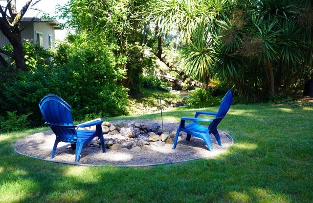 Cozy Creekside Cabin w/fire pit, steps from the beach and town