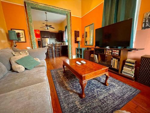 Cozy Creole Cottage - 13 Min to SuperDome