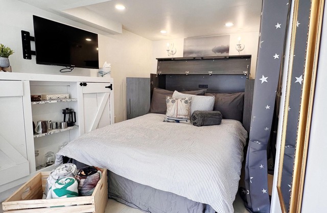 Cozy & Cute right at White Rock Beach is turning Monthly