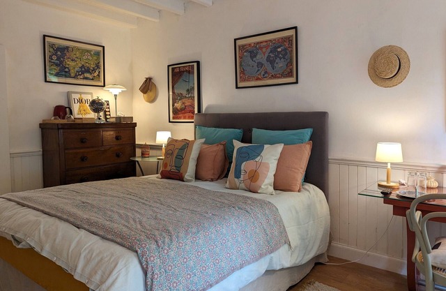 Cozy double room with garden access, WiFi, and pets allowed
