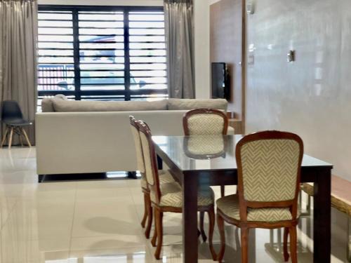 Cozy Double-storey House 4R4BR
