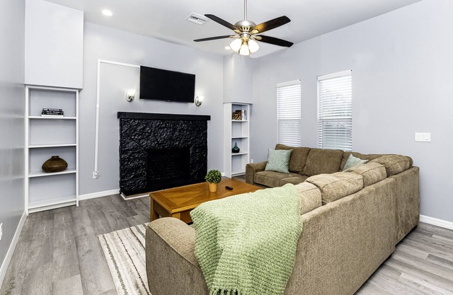 Cozy Downtown Eustis Home minutes from Mt Dorah!