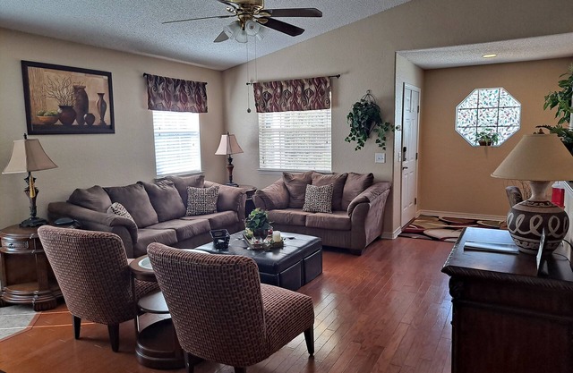 Cozy Dream Cottage/short distance from beautiful white sand beaches