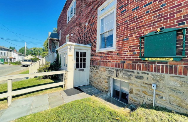 Cozy Efficiency Apartment in Cheltenham – Perfect for Solo Travelers!