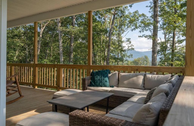 Cozy Escape @ the Shenandoah Cottage