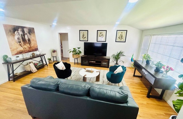 Cozy Family and Friend 3BR Oasis , Near Disneyland & Universal with Patio