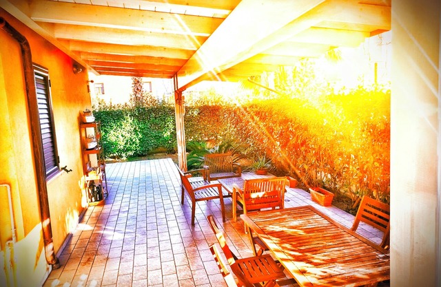 Cozy family apartment just minutes from the sea with outdoor courtyard