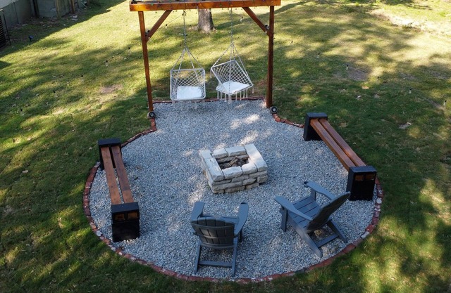 Cozy family friendly retreat w/4 bedrooms, wrk area, and ultimate green space.