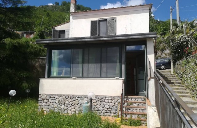 Cozy family sized villa,10 minutes drive from beach,10 minutes walk from Ravello
