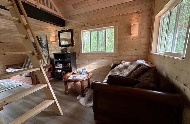 Cozy Farm Stay Forest Cabin