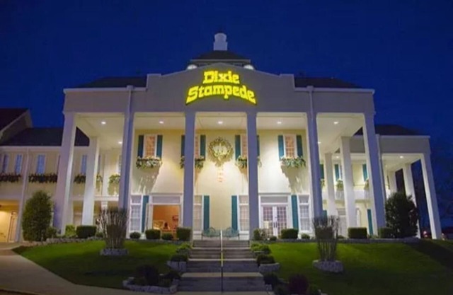 Cozy Fireplace, Beautiful Panoramic View of Lake & Forest ~ 1 Bedroom w/1 Bath