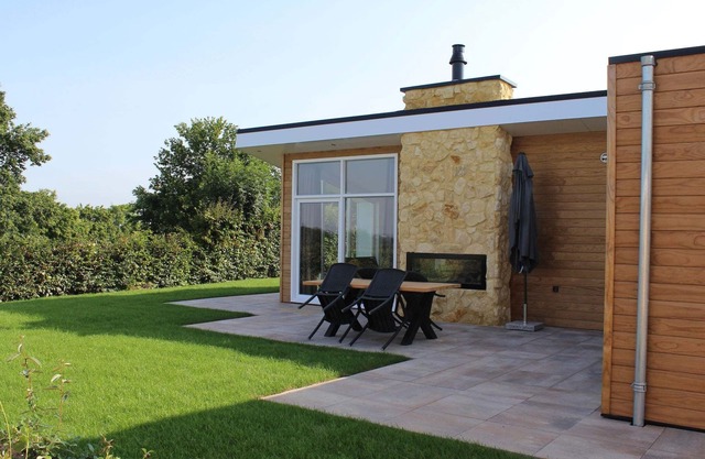 Cozy Garden Home w/Fireplace