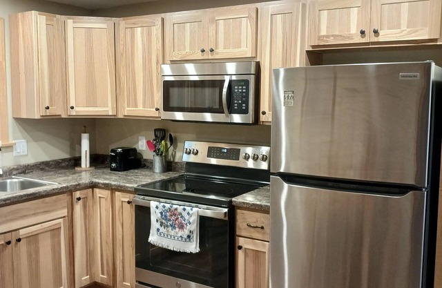 Cozy get-away within 45 minutes of Wis. Dells, Madison, and Oshkosh.