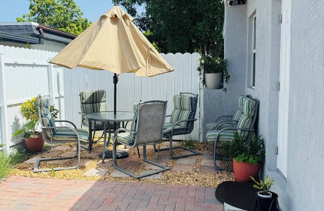 COZY GETAWAY NEAR BEACHES& CASINOSnHome in Hollywood, FL