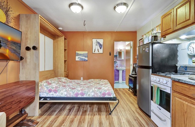 Cozy Girdwood Cabin Hot Tub Walk to Alyeska Slopes