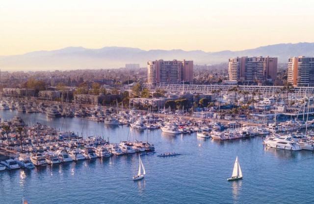 Cozy good vibes boat experience in Marina Del Rey. Perfect location in safe area