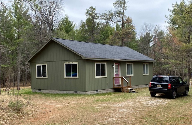 Cozy Grayling/Lovell's Twp Cabin in the Woods