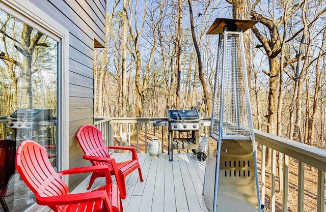 Cozy Guest Home with a Deck and Forest Views | Pet Friendly for Long/Short Stays