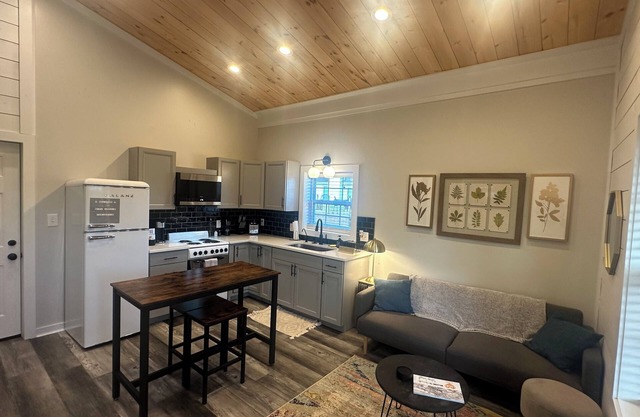 Cozy Guest House in Clarksville