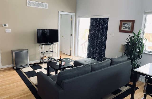 Cozy Guest Suite close to downtown and pet friendly!