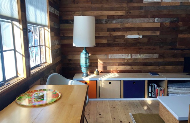 Cozy guesthouse with WiFi in charming Lake Leelanau