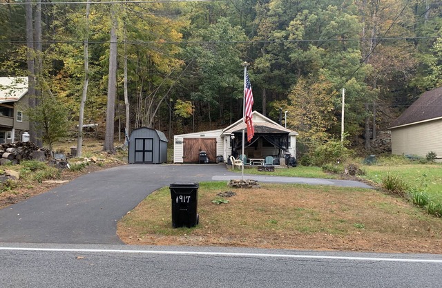 Cozy Hadley Adk home on the Sacandaga Lake