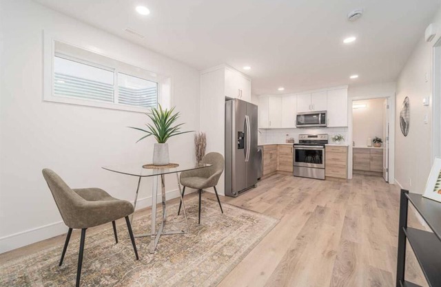 Cozy Haven!Close to Coalbanks School & Park & 5 mins drive to Uni of Lethbridge