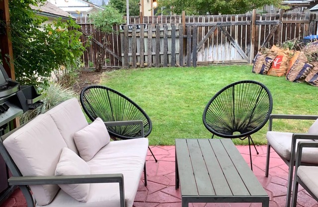 Cozy Heritage Cottage by the Lake