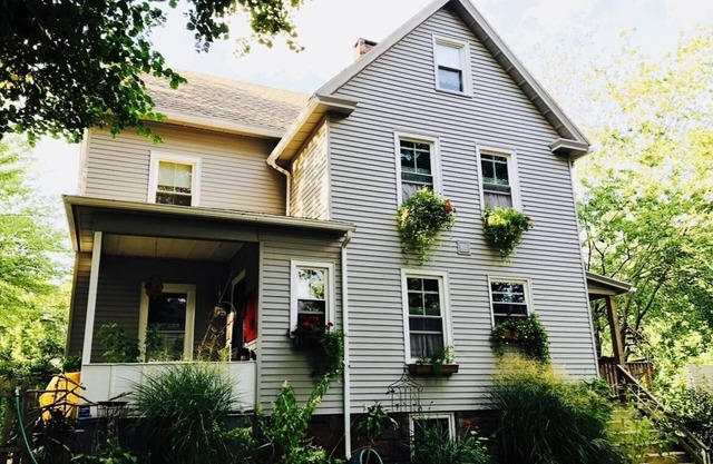 Cozy, Home away from Home and close to downtown, Wesleyan and the CT River