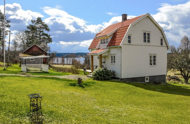 Cozy home in årjäng with kitchen