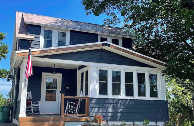 Cozy home in downtown Marquette, MI