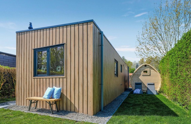 Cozy home in Heinkenszand with kitchen