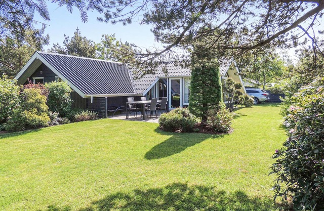 Cozy home in Hemmet with WiFi