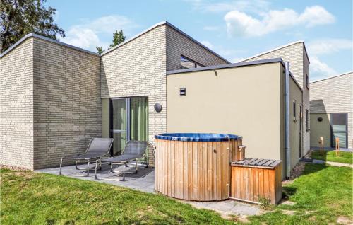 Cozy Home In Lembruchdümmer See