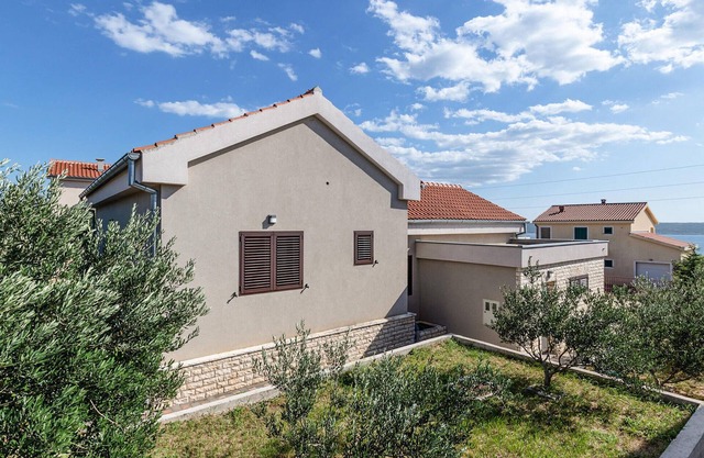 Cozy home in Maslenica with WiFi