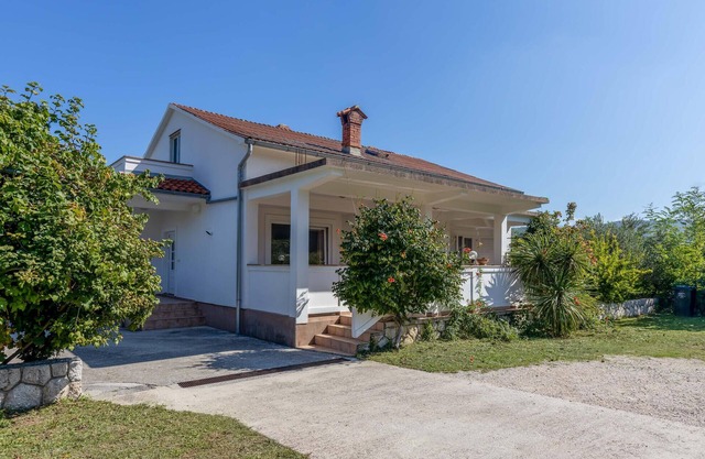 Cozy home in Supetarska Draga with WiFi