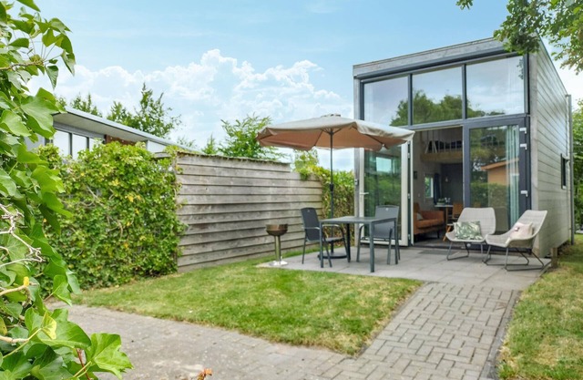 Cozy home in Sint-Annaland with kitchen