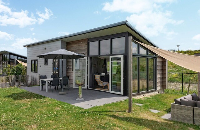 Cozy home in Sint-Annaland with WiFi