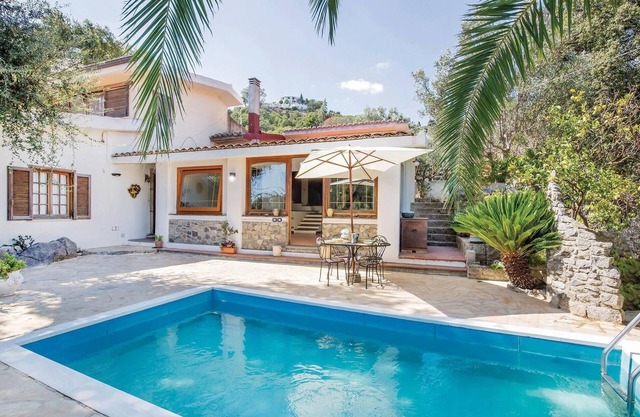 Cozy home in Staletti -CZ-