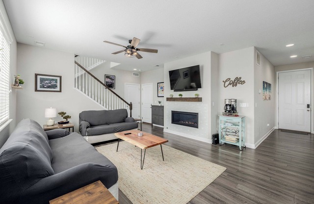 Cozy Home with Fireplace, Hot Tub, and Game Room 15-20 mins to Downtown